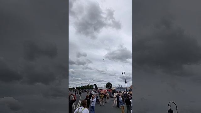 Питер. Празднование военно-морского флота. Воздушная часть парада.