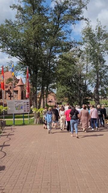 В выходные дни в Суле очень много туристов. 2023
