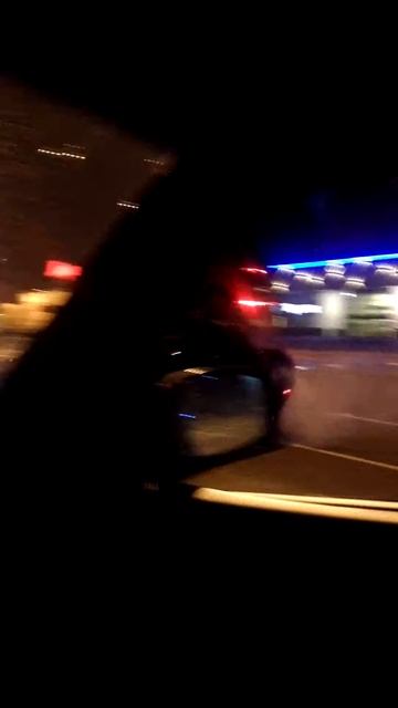 Challenger Srt дрифтит вокруг Ssang Yong Rexton 2