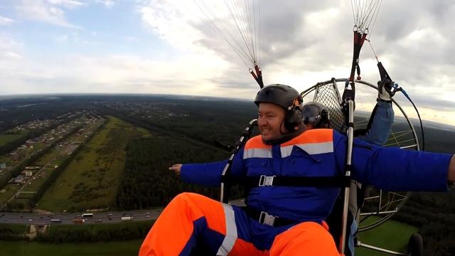 Видео: экстремальный полет на мотопараплане от ProstoLeti.ru в Санкт-Петербурге