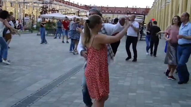 Сальса с Игорем Пермяковым в Никольских рядах