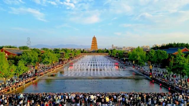 Музыкальный фонтан у Большой пагоды диких гусей в Сиане.