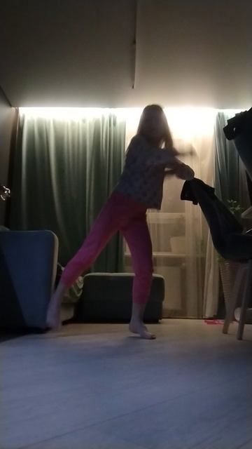 VID_20250403_205354.mp4