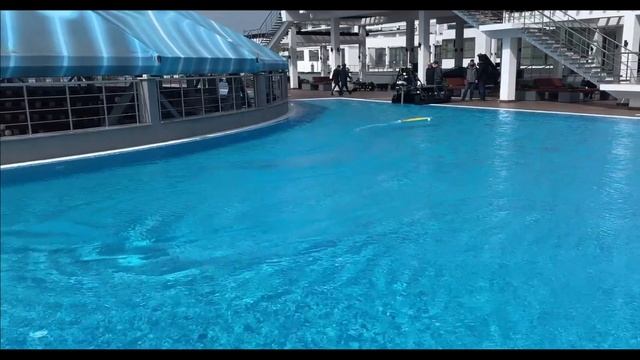 Испытание модели судна на солнечных батареях и подводных крыльях