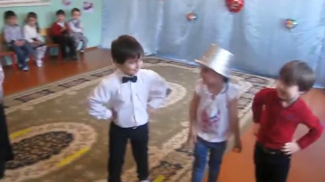 Утренник, посвященный Международному женскому дню (средняя группа). Часть 1