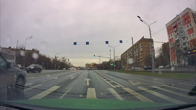 На красный по выделенки и через сплошные.