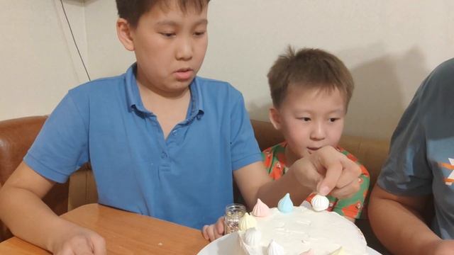 готовим подарок к 8 марта с Сыновьями поздравляем всех с наступающим международным женским днем🌹🌹🌹