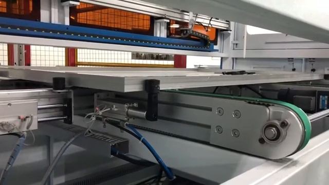 Производство солнечных модулей ЭНЕРГОВОЛЬТ. Автоматическая заливка соединительной коробки герметико