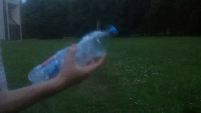 Flipping A Water Bottle. Как подкинуть бутылку с водой. How To Flip Plastic Bottle.