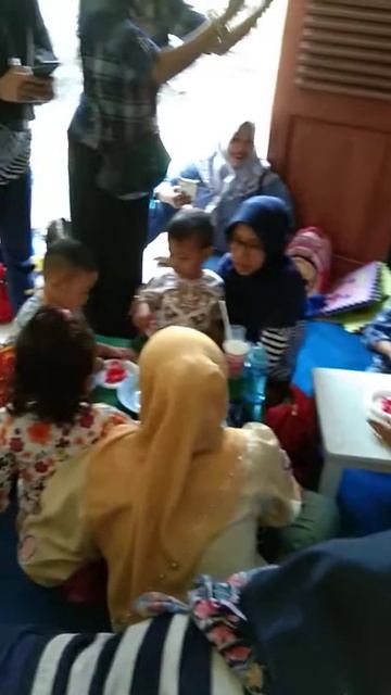 Loly Belajar Membuat Roti Bakar