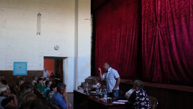 ПН TV: Бриченко агитирует в селе отделяться от района: Если что-то не получится, ничего страшного