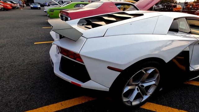 C'est Fou Ce Qu'on Peut Voir à Québec Comme Autos !!!  Venez Voir Les Belles Autos D'hier !