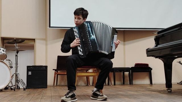 Валеев Роман (баян).lV возрастная группа.отдавали молоду. Скорый поезд.