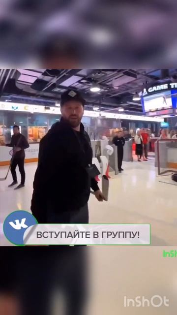 Типичный вратарь после мощного броска Александра Овечкина 😅  #хоккей #овечкин