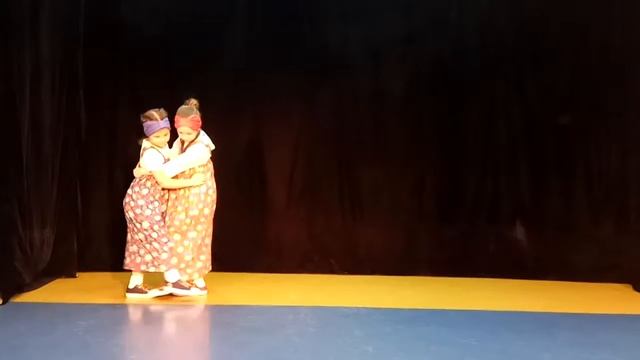 Разговор двух бабушек на скамейке   дуэт