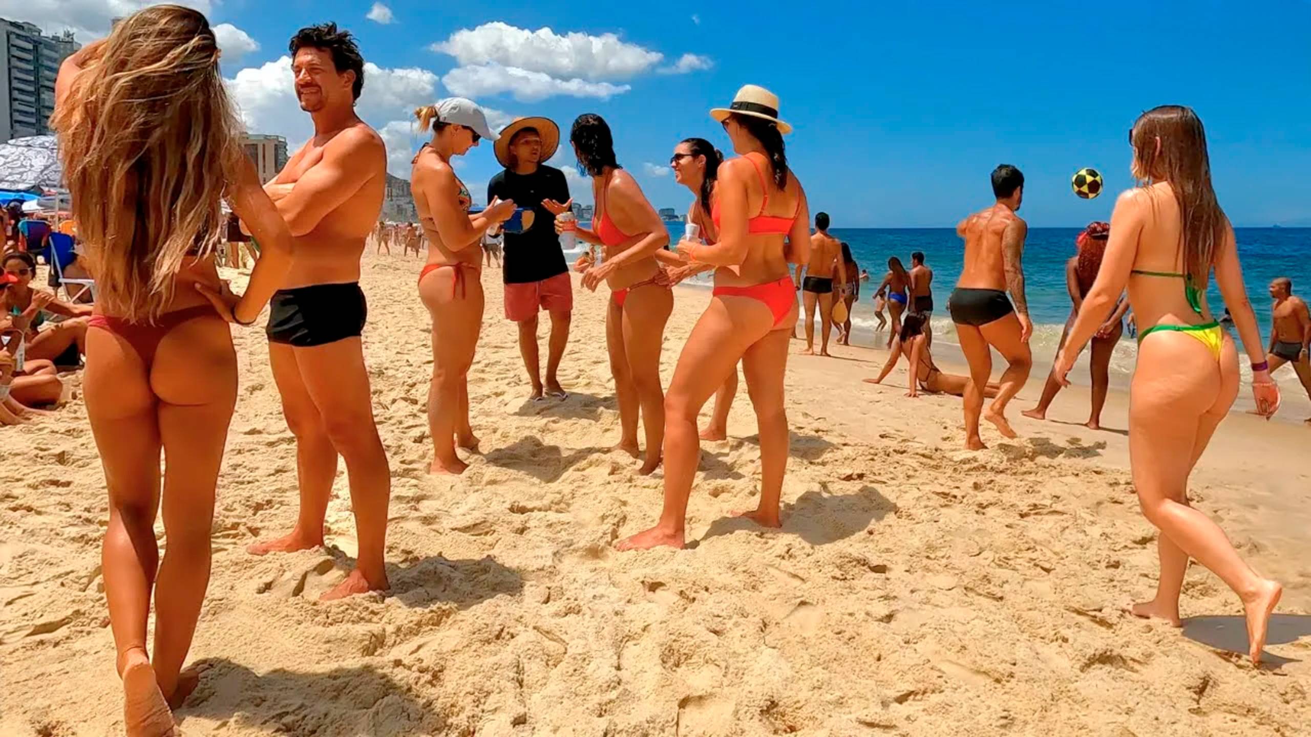 Красивые Девушки Голы На Пляже. Летний Солнечный день В Бикини Бразилия Рио