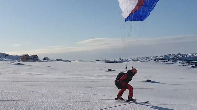 Speedfly kite playing as 61 years old! Begins to look younger when he plays that way!