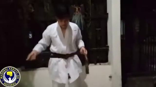 CARA MEMAKAI SABUK KARATE