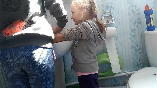 Сбрасываем  шар  с  комплекса