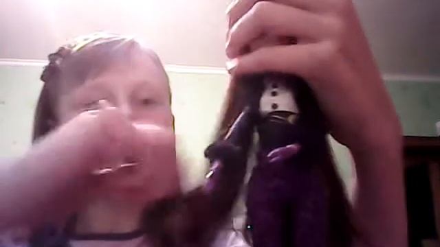 Сушим кукле волосы