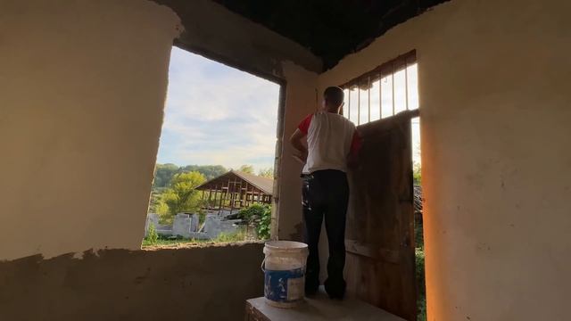 90后夫妻，一家三口到大山里改造农村老房子，过着世外桃源般的生活