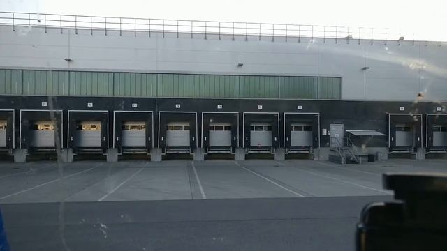Как происходит выгрузка товара в супермаркете LIDL (Германия)