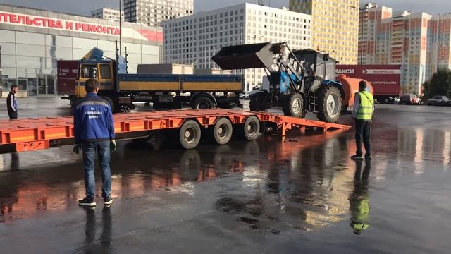 Грузоперевозки тралом. Перевозка негабаритной спецтехники по Москве и России.