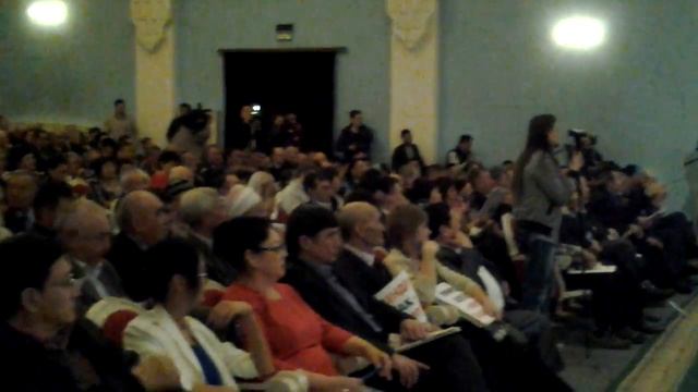 Люди в зале на собрании 16.03.2013