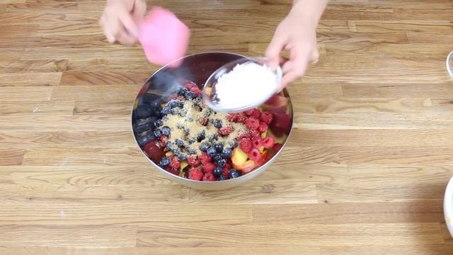 Galette Mit Nektarinen Himbeeren Und Blaubeeren / Obstplunder / Plunder