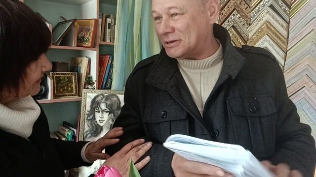 Мужчины нам дарят стихи и цветы!