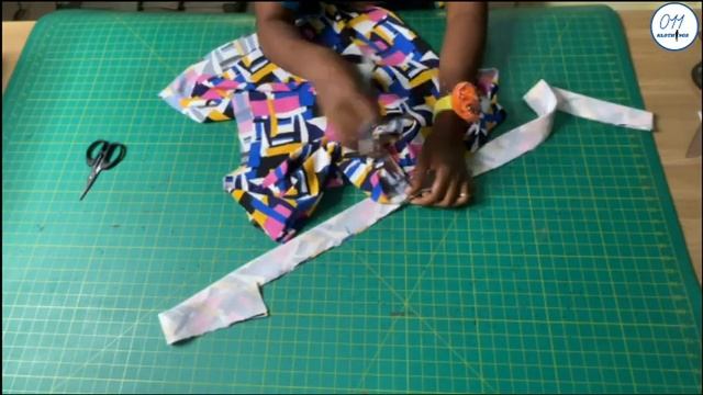 HOW TO MAKE A V-CUT PLACKET AT THE NECKLINE OF A BLOUSE