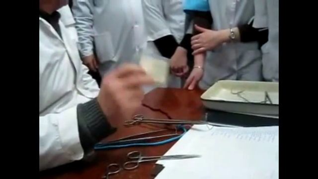 Вязание хирургического узла иглодержателем