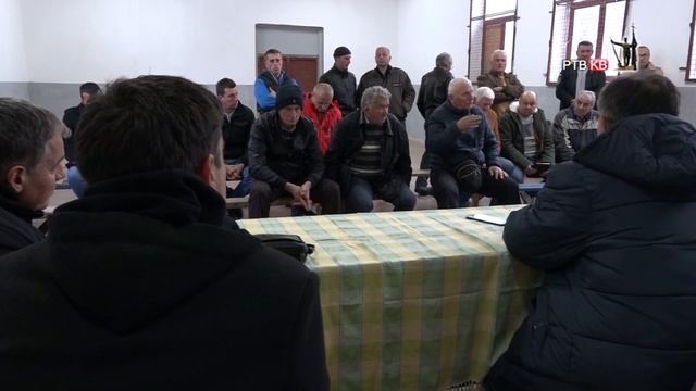 Prilog   RTVKV   Predstavnici Gradske Vlasti U Lopatnici Razgovarali Sa Mestanima Ovog I Okolnih Se