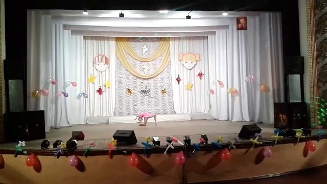 Александра Мурга сiла птаха