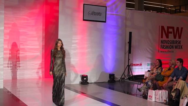 Показ эксклюзивной коллекции дизайнера Александры Серовой на Гранд-дефиле  29.08.13