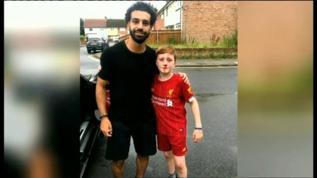 Mo Salah Lampost Boy