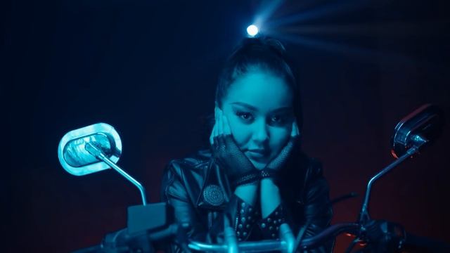 Bahriddin Zuhriddinov & Rayona - Yangi Stil (Official Music Video)