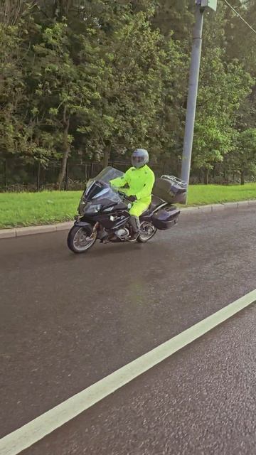 Езда в дождь на мотоцикле ! Hyperlook