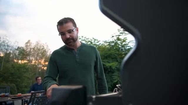 Napoleon Rogue SE Grill Series - Product Video