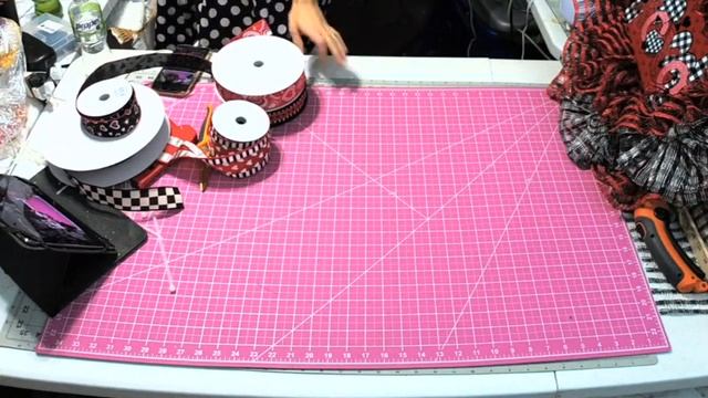 Red And White Check Valentine Wreath With Bow Tutorial