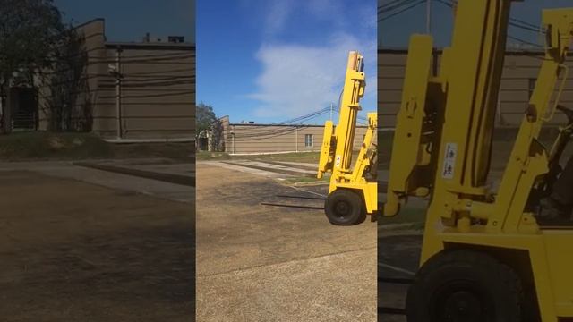 Komatsu FD70-5 Diesel Forklift. Pneumatic Tires. 15,000# Lift Capacity. Refurbished.