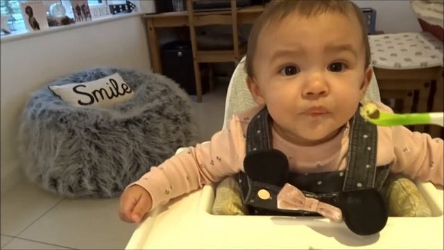 Weekly Vlog- Xmas Tree, Makeup Declutter & Mum Life!
