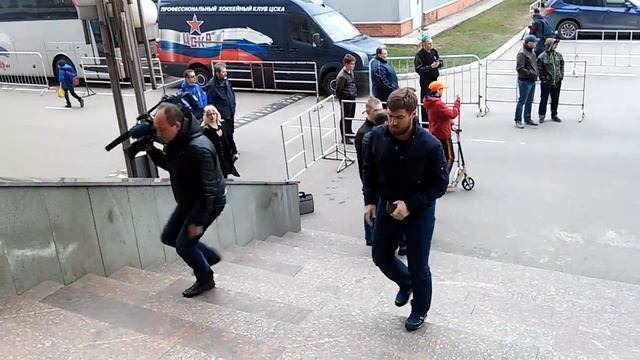 Прибытие 'Металлурга' на 7 матч финала КГ
