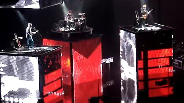 Muse - Uprising (live At Lisbon, PT - Nov 2009)