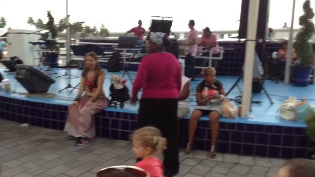 Субботние танцы в парке БейФронт, Майами. Ноябрь, 2014.