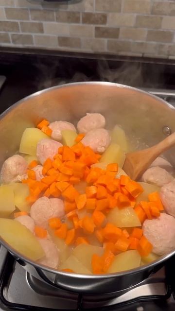 Легкий супчик с куриными фрикадельками #shorts #рецепты #влог #семья #италия #уборка #уход #маска