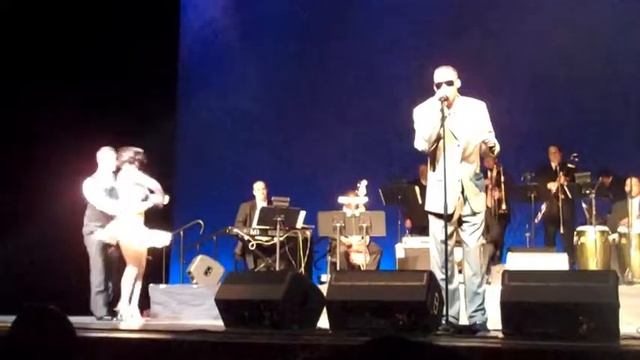 Raulin Rosendo Singing The Salsa Hit, 