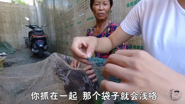 阿渔妹再添新技能，和妈妈学习补渔网，还利用废渔网设计漂亮背包【阿渔妹】