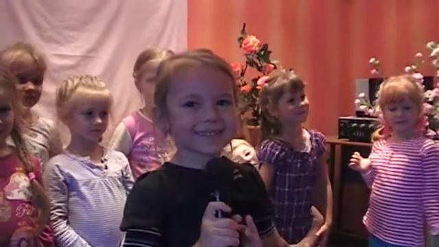 Малиновое Мороженое - солистка Настенька