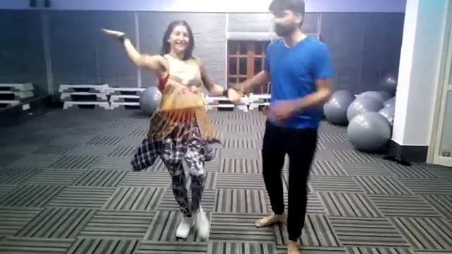 Нетанцующий индус затанцевал